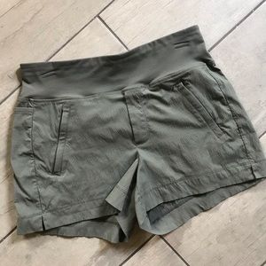 Athleta Trekkie north size 4